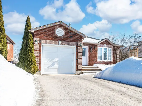 76 Stanley St, Barrie, ON L4M 6V5