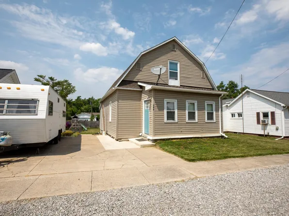 106 South St, Corunna, IN 46730