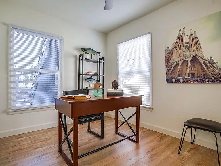 2466 Cedar Ave — Photo 10