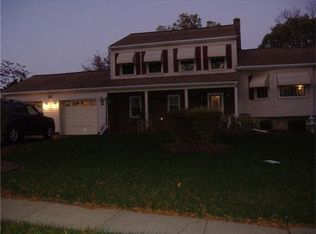 31 Wood Lake Dr, Piscataway, NJ 08854