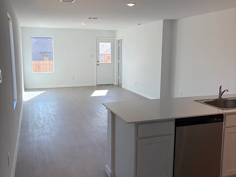 11540 Chestnut Rose — Photo 2