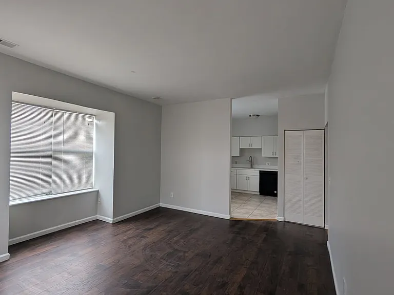 5574 Pershing Ave — Photo 2