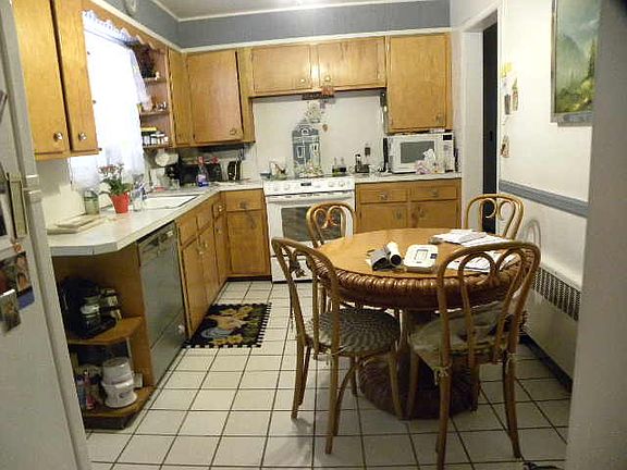 3rd image of 164 Westminster Dr