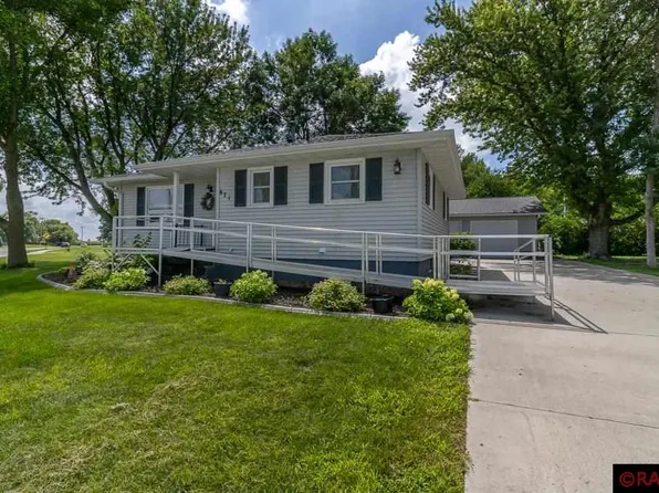 671 S Anna Ave, Lake Crystal, MN 56055