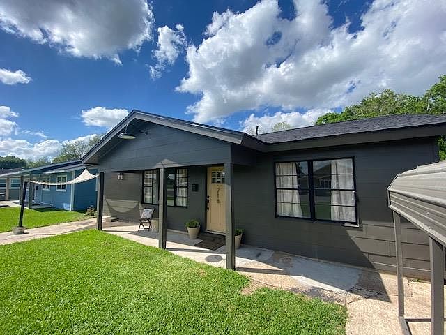 1st image of 718 Central Dr