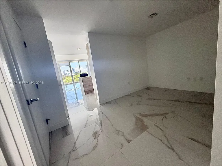 16385 Biscayne Blvd #717 — Photo 19