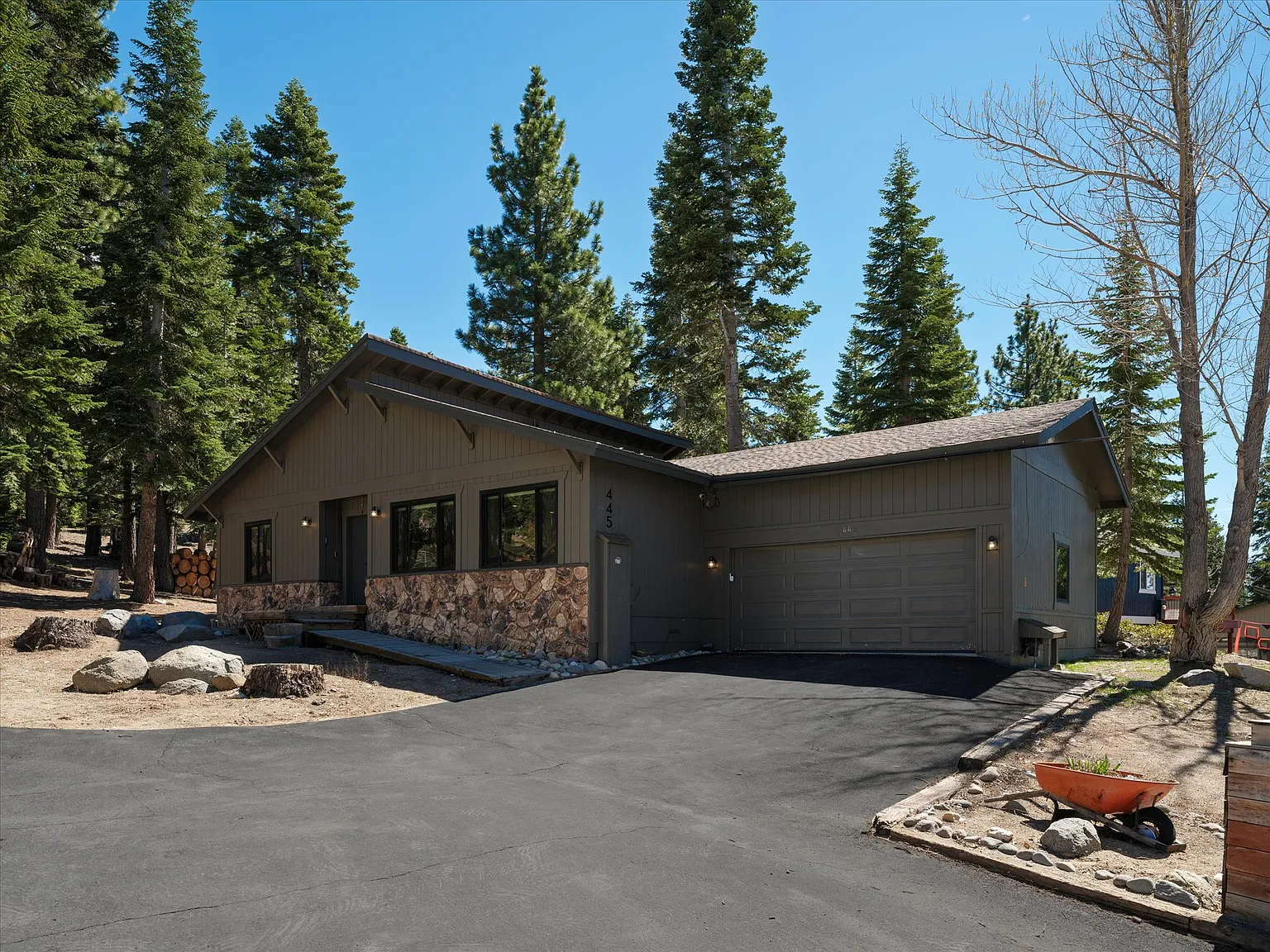 3 bed, 1550 sqft, $8,500 — Photo 3