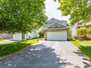 11 Langford Cres, Ottawa, ON K2K 2N4