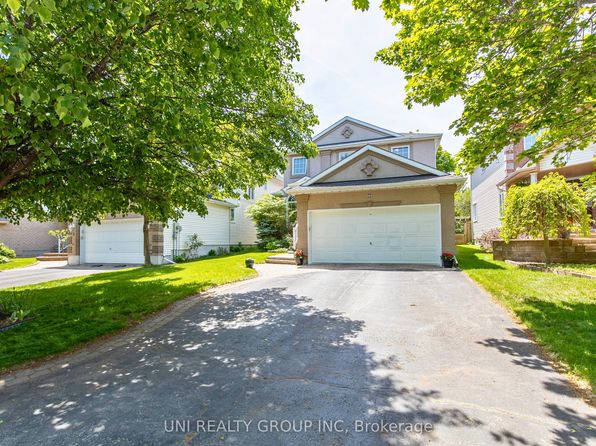 11 Langford Cres, Ottawa, ON K2K 2N4