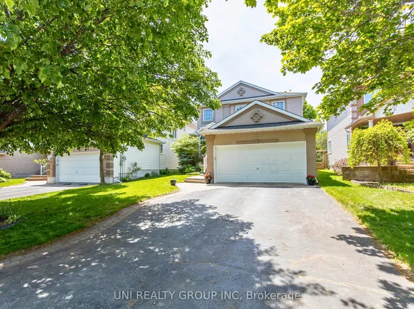 11 Langford Cres, Ottawa, ON K2K 2N4
