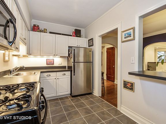 4th image of 7523 N Claremont Ave #Gn