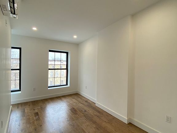 4th image of 475 Willoughby Ave APT 3