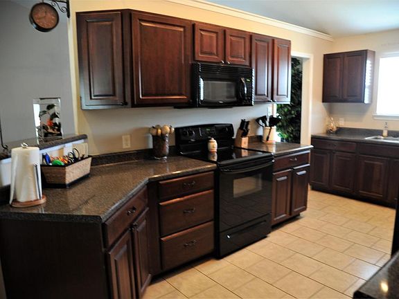 5th image of 8109 Cambridge Gables Ln