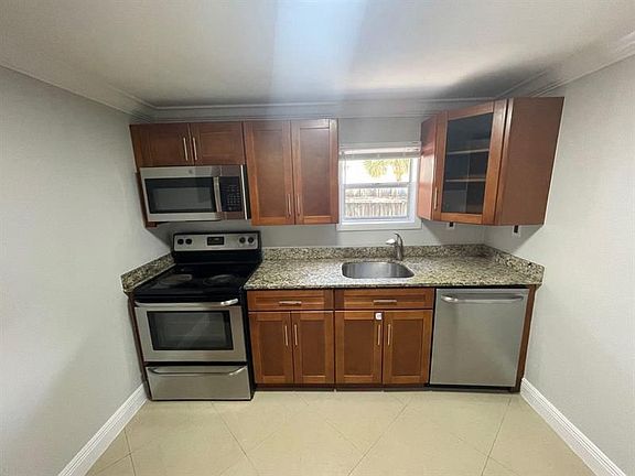 5th image of 812 W Lakewood Rd #1