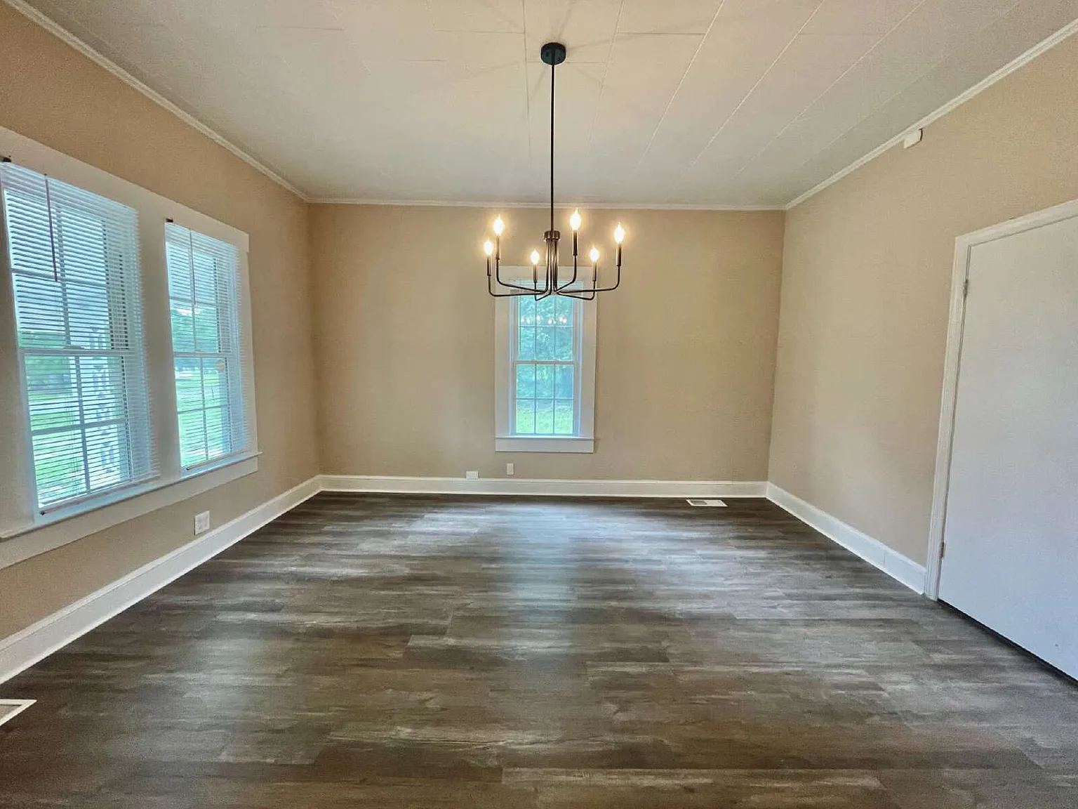 4 bed, 2.5 bath, $1,725 — Photo 4