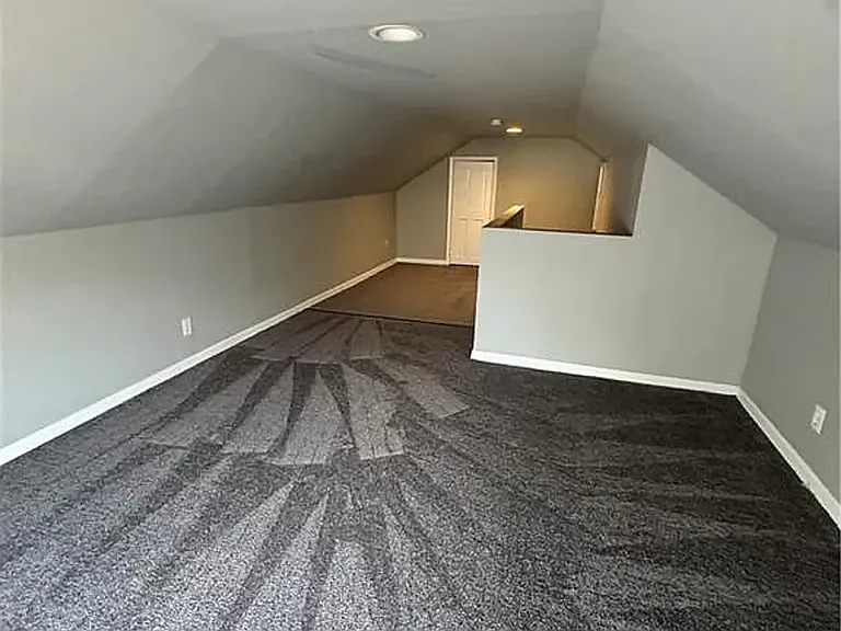 2208 Seneca St — Photo 11