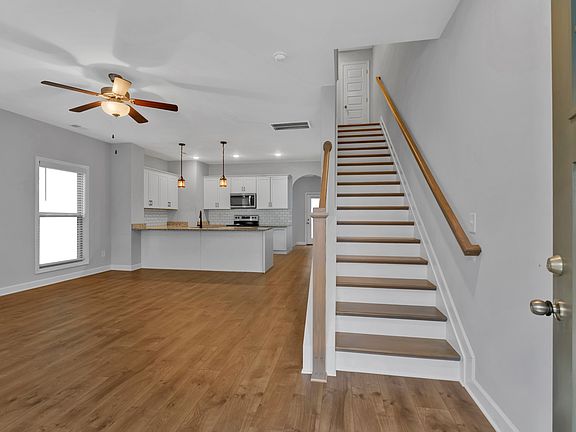 5th image of 1038 Emery Bay Cir