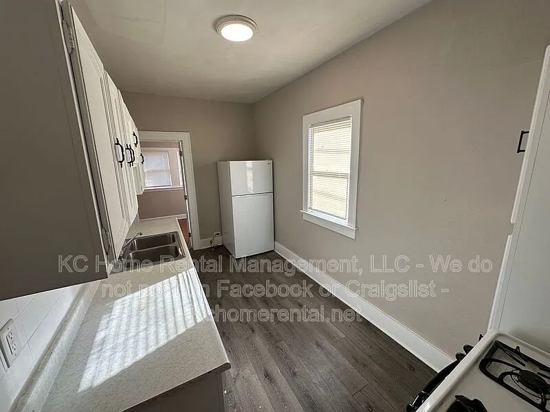 3 bed, 1.0 bath, $850 — Photo 3