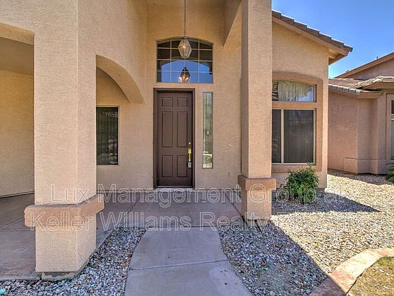 4th image of 471 W Ebony Way