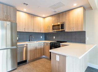 352 S 1st St #4L, Brooklyn, NY 11211
