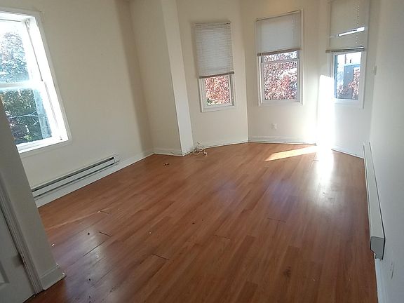 3rd image of 1248 Oak Ln #5A