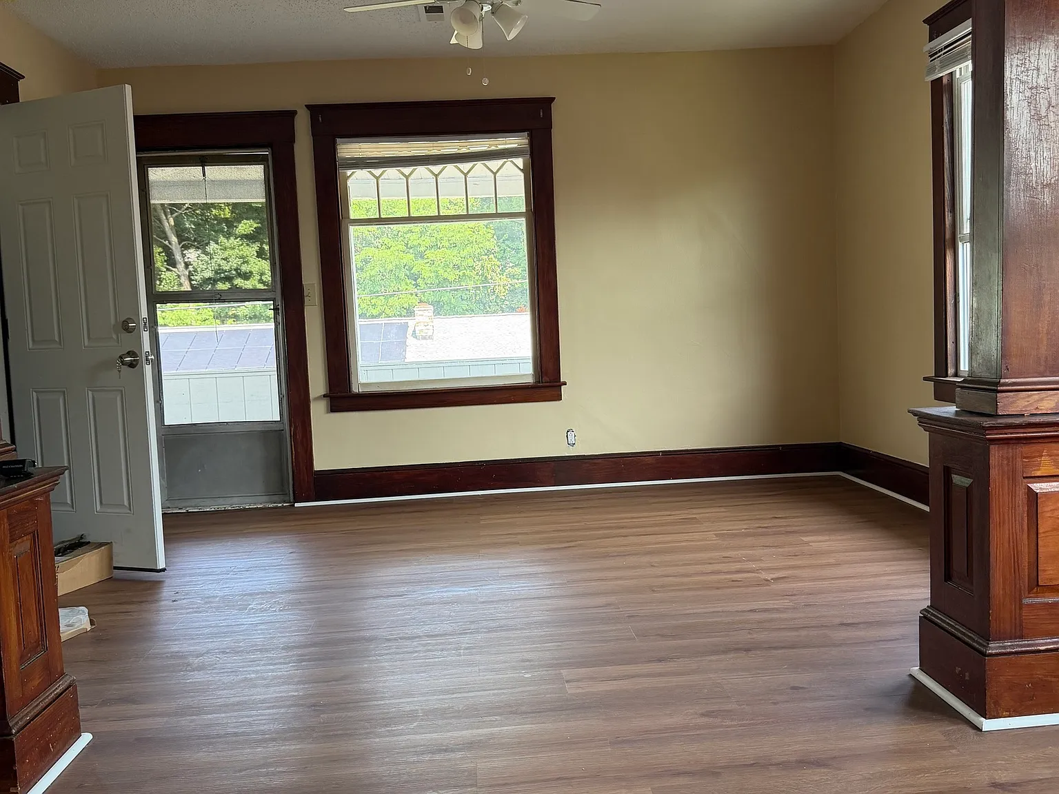 3 bed, 1.0 bath, 5728 sqft, $2,100 — Photo 2