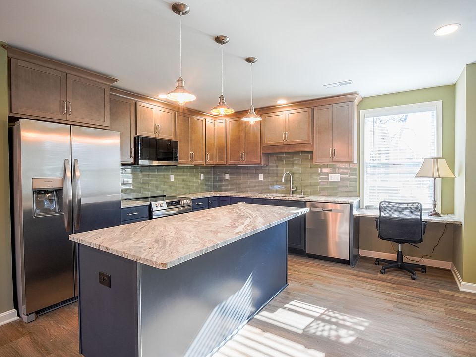 Kitchen 12'x 17'