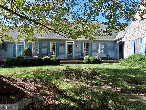3rd image of 643 Richmond Rd