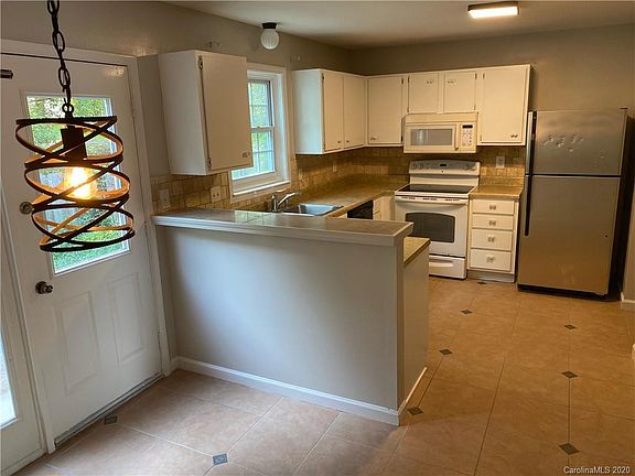 5th image of 7300 Pebblestone Dr APT D