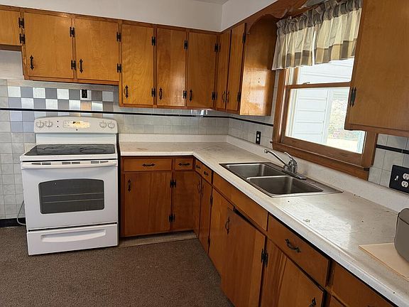 5th image of 181 Mittendorf Ave