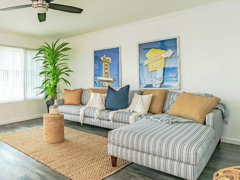 Palm View Village - Gardena — Photo 5