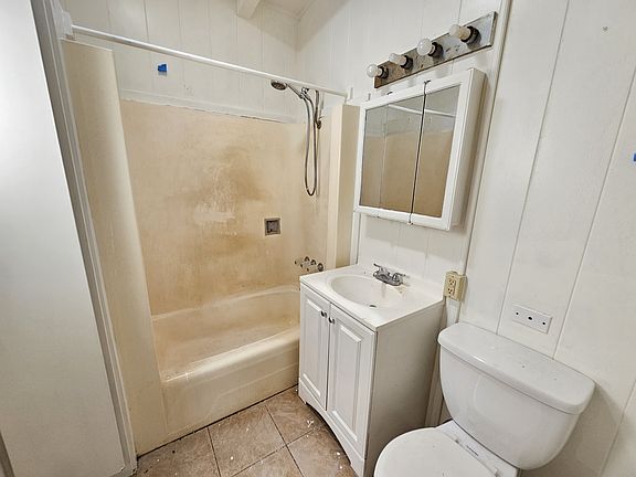 3rd image of 92-631 Aahualii St #2