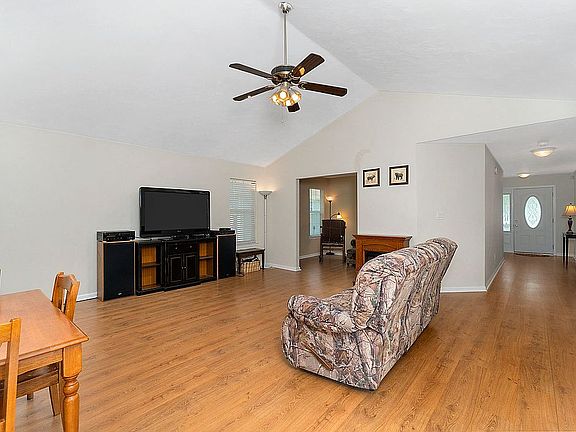 5th image of 185 Kristen Ln