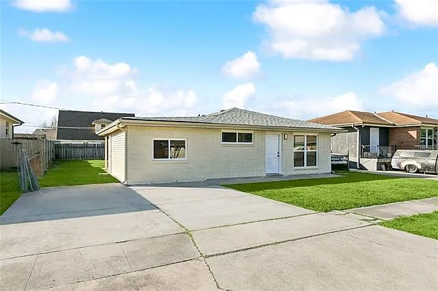 1608 Redwood Dr — Photo 1