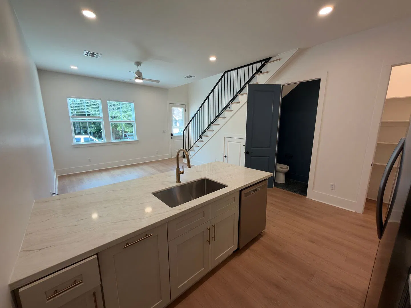 7229 Zimpel — Photo 3