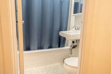 Rented by R New York