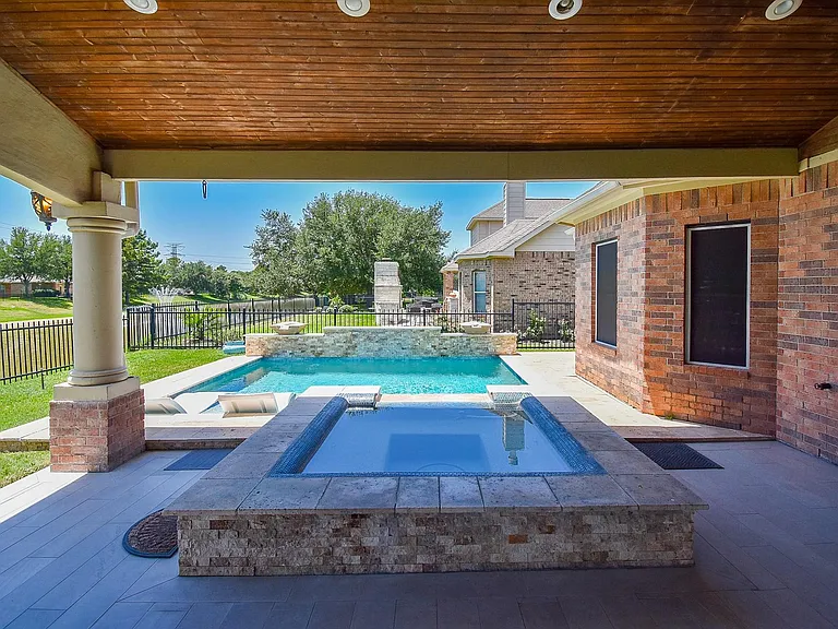 16915 Locust Springs Dr — Photo 36