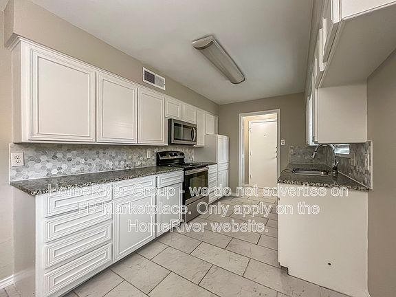 3rd image of 3913 Roanoke Dr