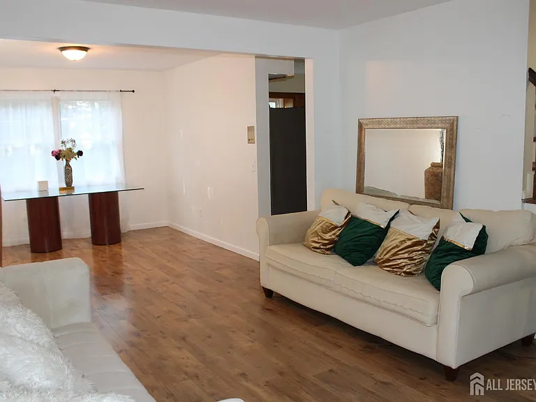 39 Independence Ct — Photo 5