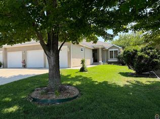 2434 SW Golf View Dr, Topeka, KS 66614