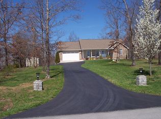 611 Stonecrest Loop, Crossville, TN 38571