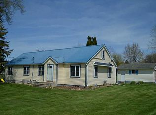 355 3rd St S, Winthrop, IA 50682