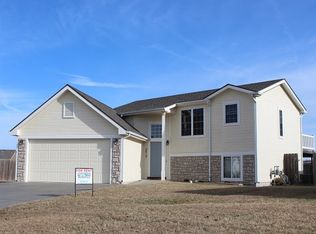 2612 Brook Cir, Manhattan, KS 66502