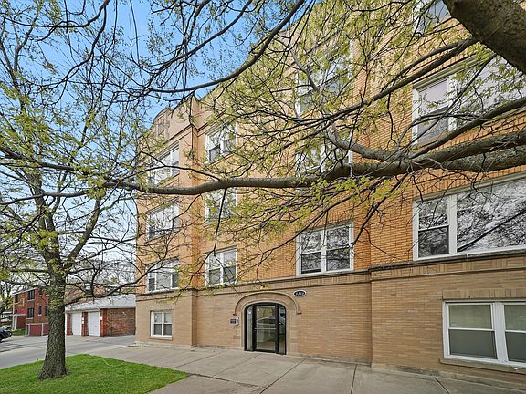 2nd image of 3210 W Berwyn Ave APT 3W