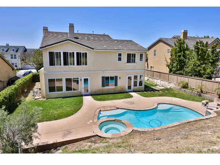 897 Chesapeake Pl — Photo 1