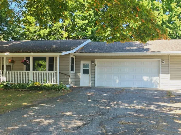 411 Apache Dr, Fremont, MI 49412