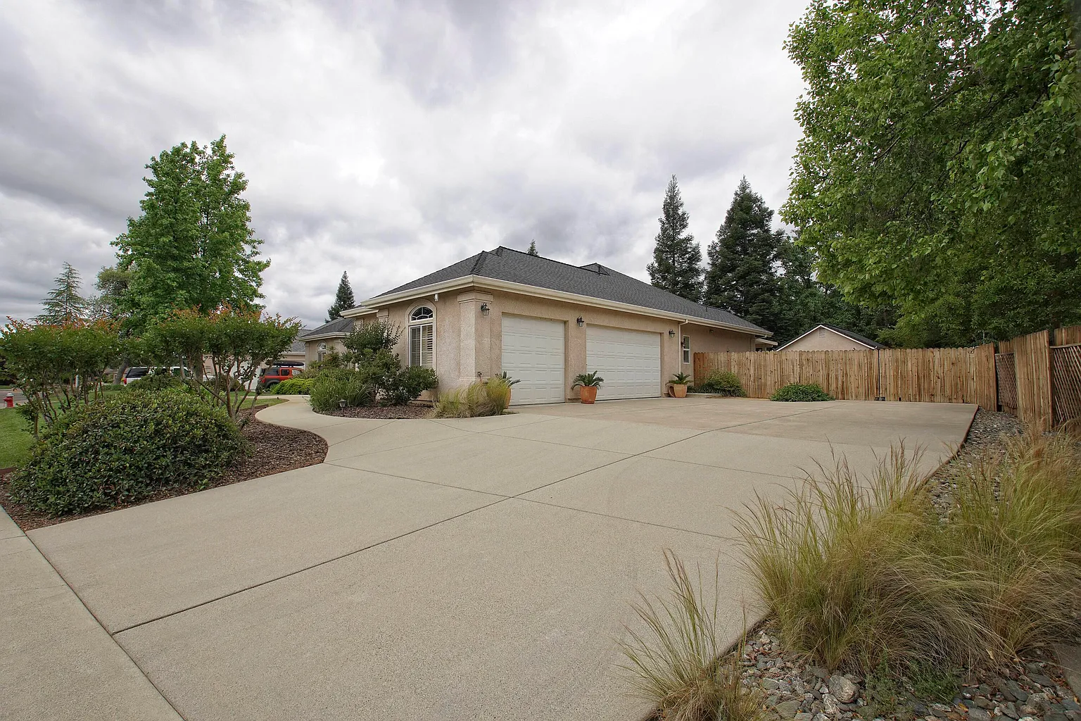 4362 Yellowstone Dr photo 1