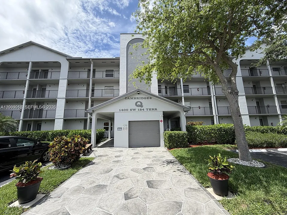1400 SW 124th Ter #402Q