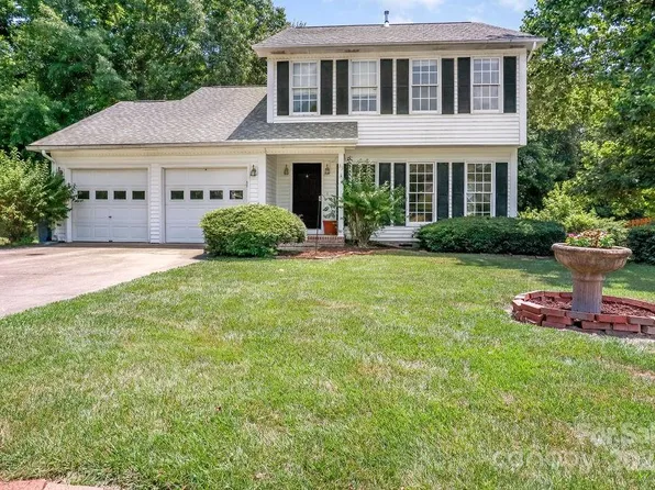 35 Southchase Dr, Fletcher, NC 28732