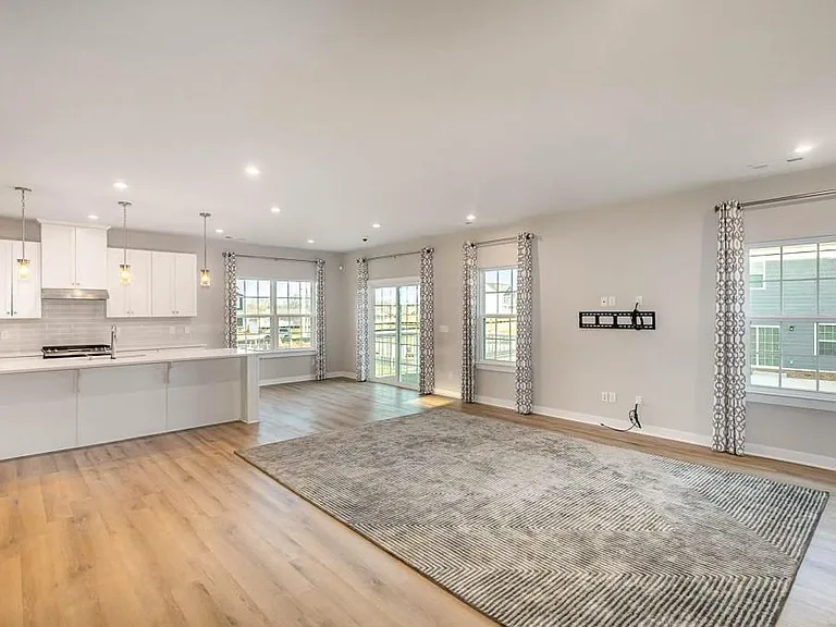 4003 Bluebell Ln — Photo 10